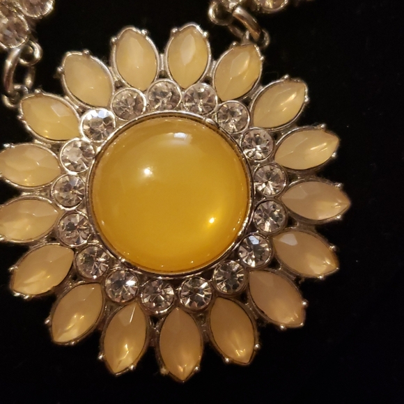 Lia Sophia Statement Necklace - Picture 2 of 4